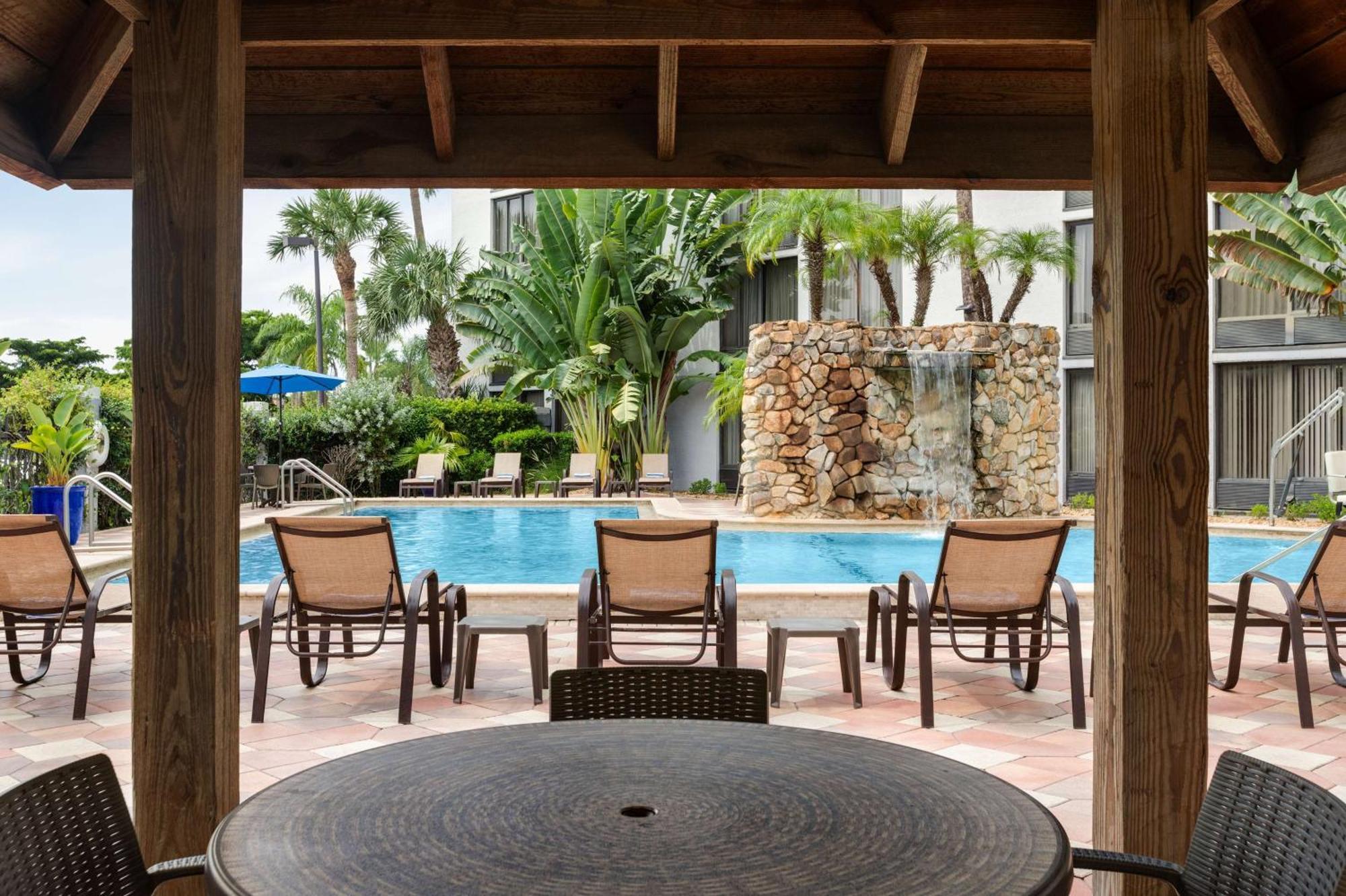 Doubletree By Hilton Fort Myers At Bell Tower Shops Exterior foto