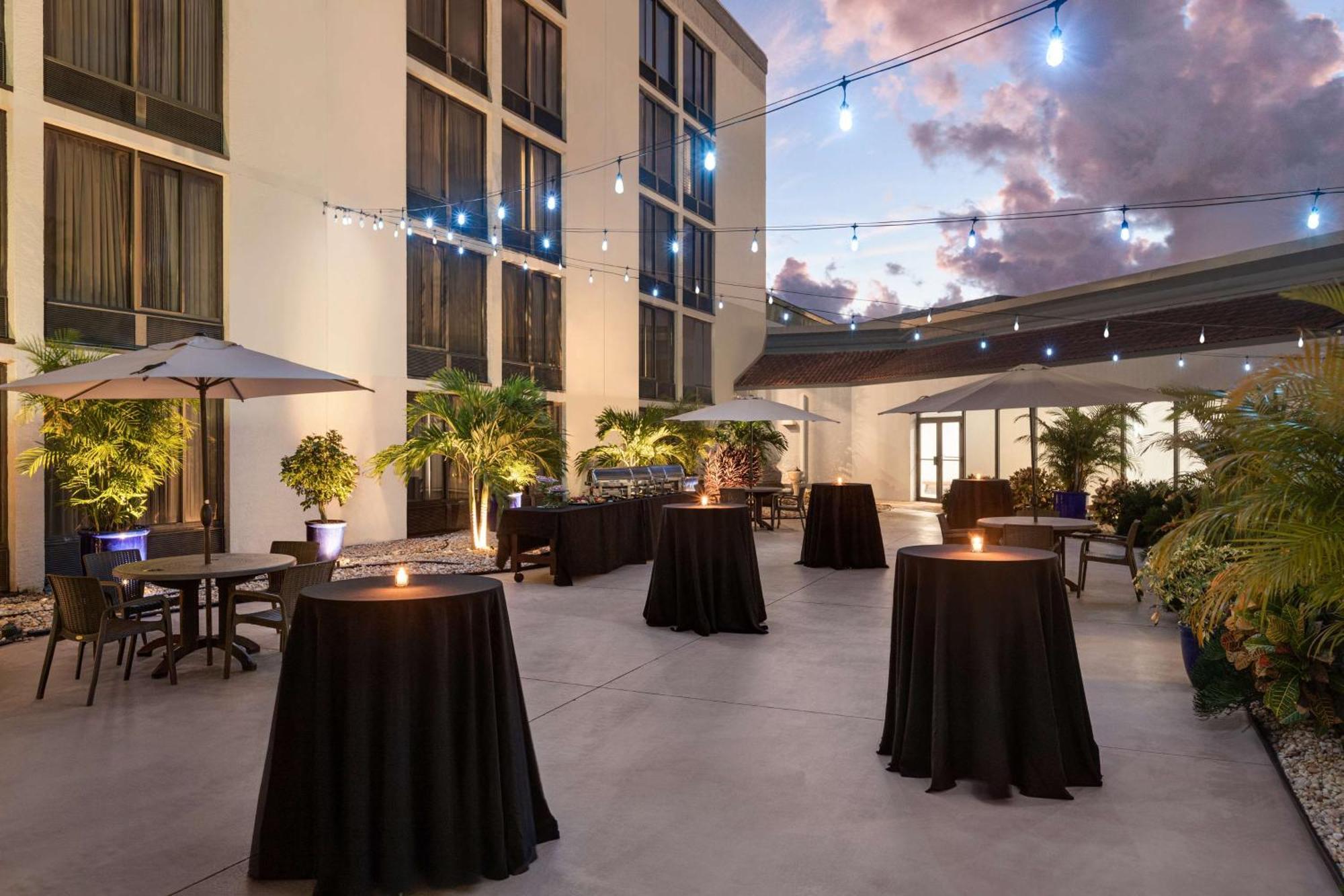 Doubletree By Hilton Fort Myers At Bell Tower Shops Exterior foto