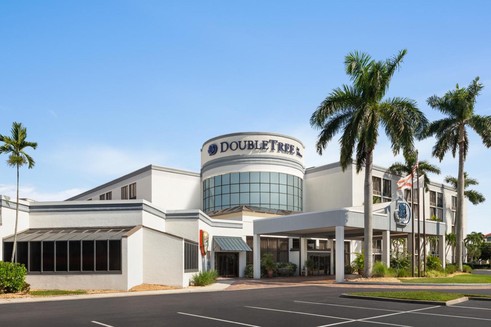Doubletree By Hilton Fort Myers At Bell Tower Shops Exterior foto