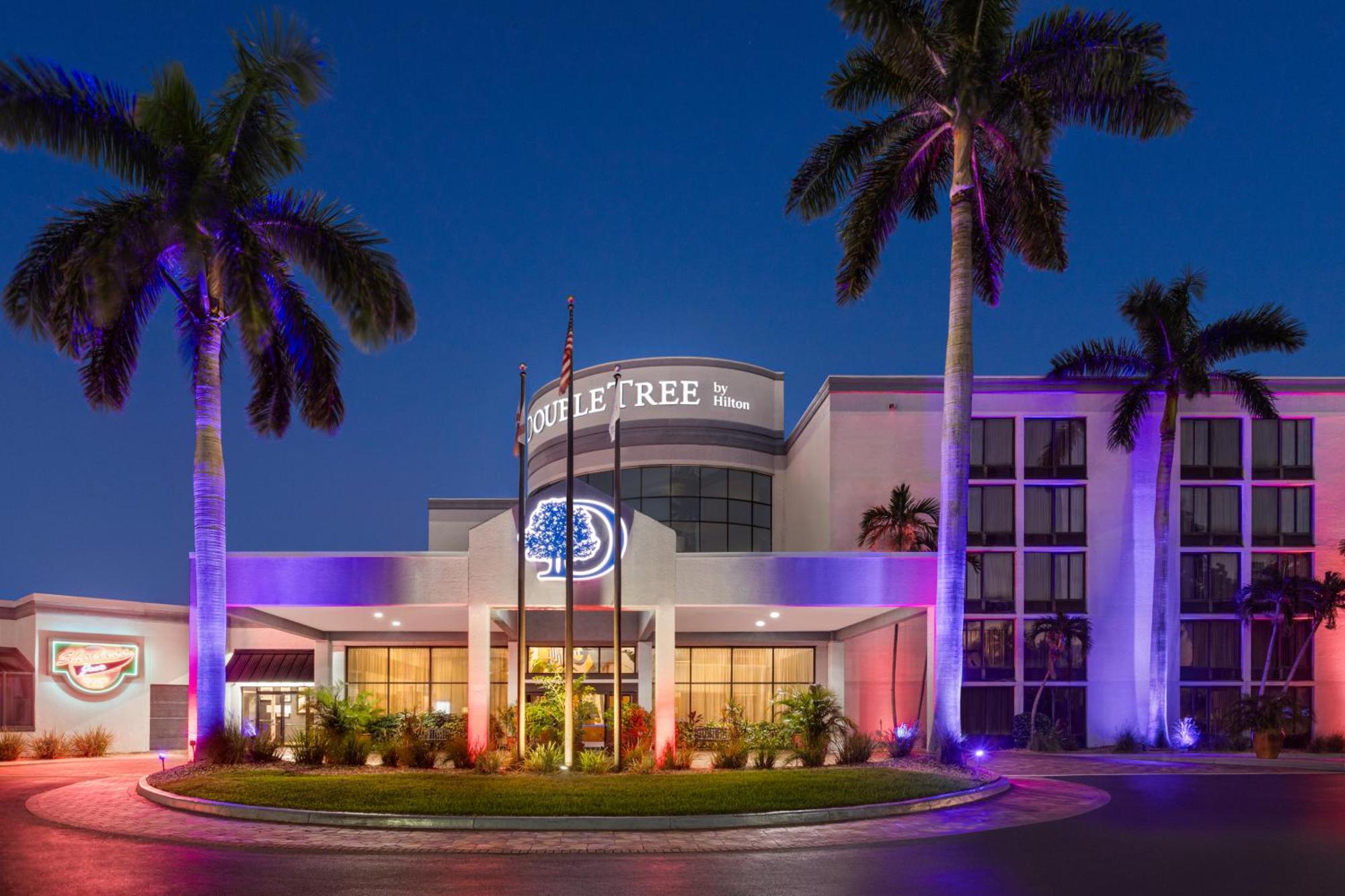 Doubletree By Hilton Fort Myers At Bell Tower Shops Exterior foto